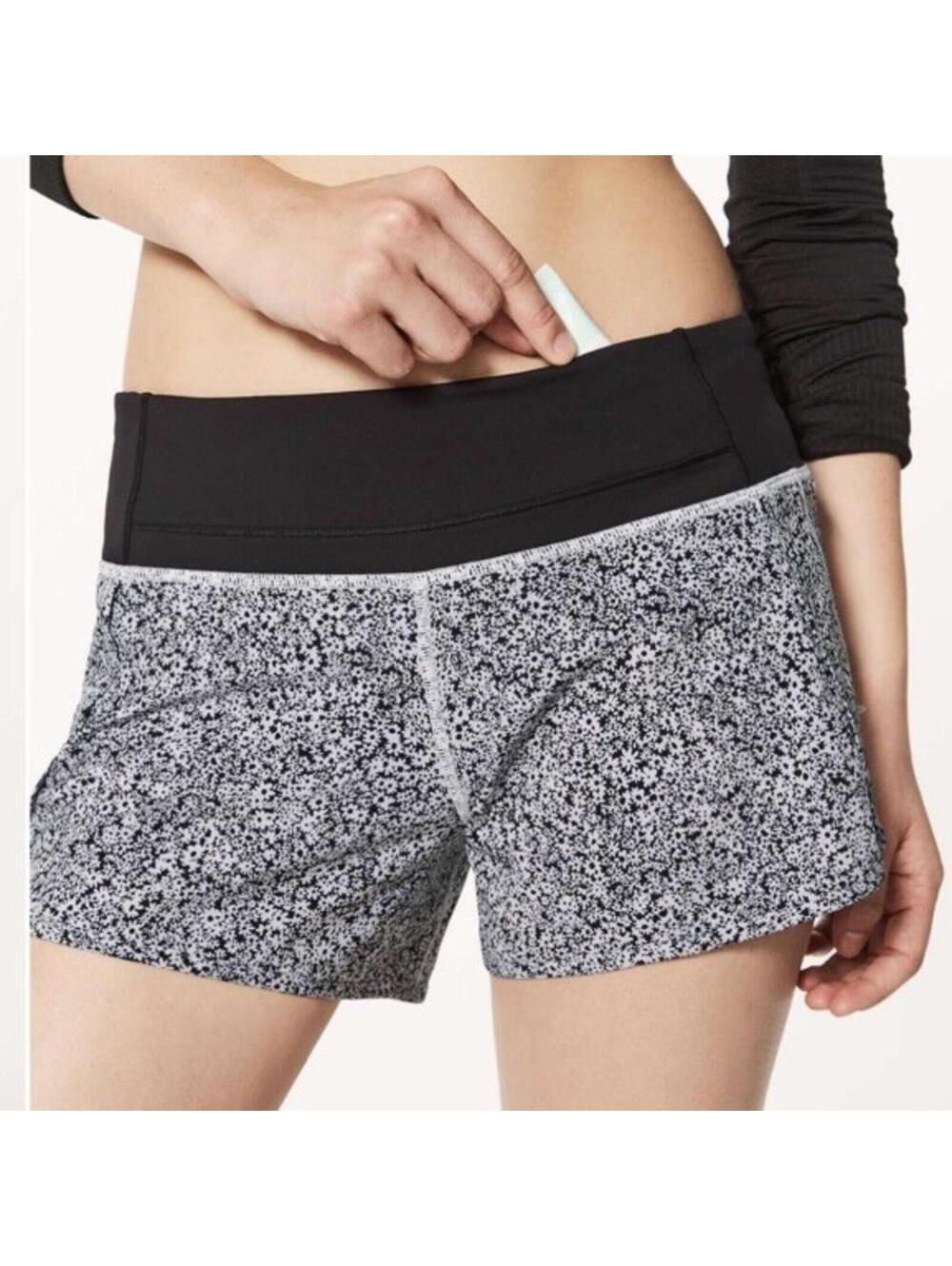 Lululemon Run Times Short (4-way Stretch 4") Ditsy Daisy White Black  Size 8